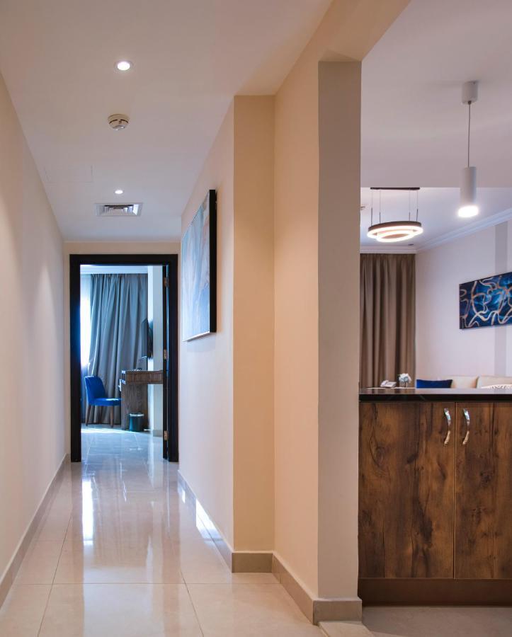 Viola Hotel Apartments Sharjah Esterno foto