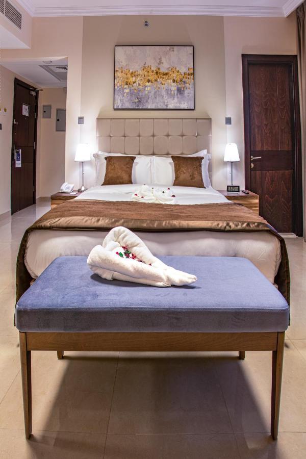 Viola Hotel Apartments Sharjah Esterno foto