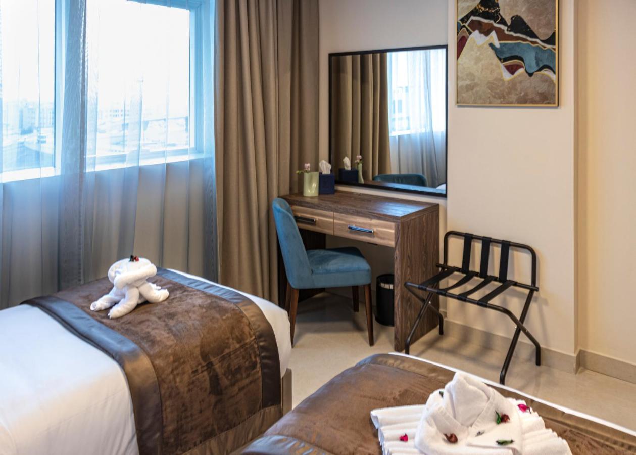 Viola Hotel Apartments Sharjah Esterno foto
