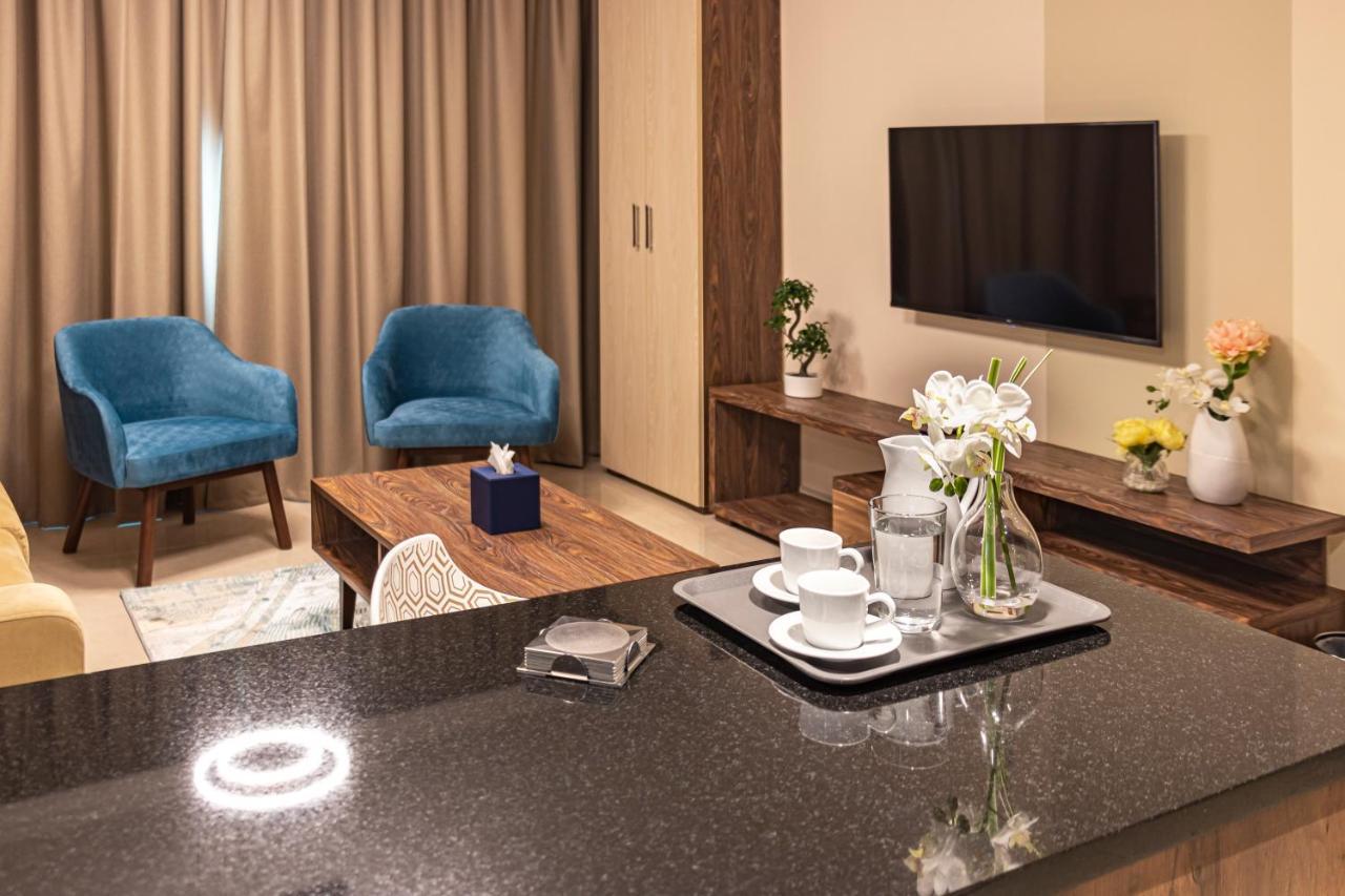 Viola Hotel Apartments Sharjah Esterno foto
