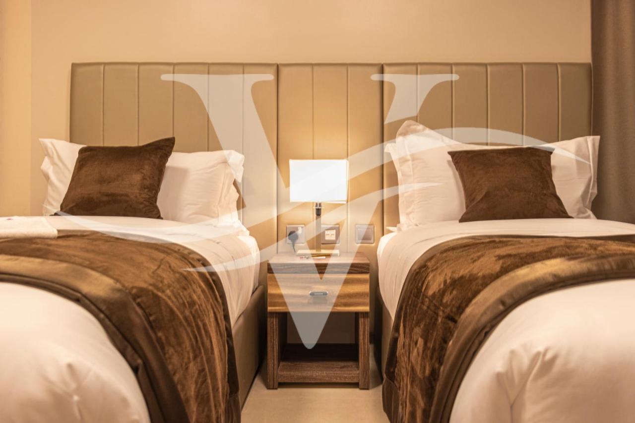 Viola Hotel Apartments Sharjah Esterno foto